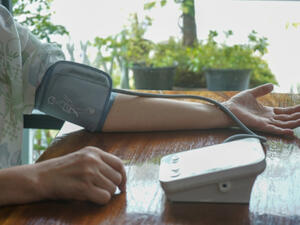 ارتفاع في ضغط الدم الموجود في الشرايين يُعد من الحالات المرضية المزمنة