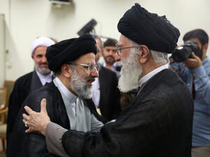 إزاحة لاريجاني وشهرودي تفسح المجال لولي فقيه شاب