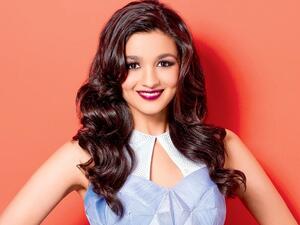 النجمة الهندية علياء