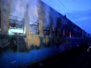 27 قتيلا لدى خروج قطارين عن السكة في الهند
