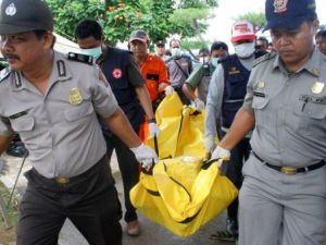 ضبطت الشرطة مواد لتصنيع القنابل ومسدسات وسهاما