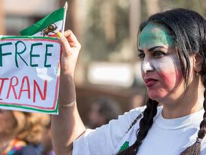 بدأت الاحتجاجات على الصعوبات الاقتصادية التي يعاني منها الشباب والطبقة العاملة وامتدت إلى أكثر من 80 مدينة