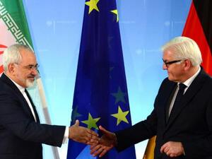 German Foreign Minister Frank-Walter Steinmeier welcomes his Iranian counterpart Mohammad Javad Zarif on Jan. 15, 2015, in Berlin. (AFP/Jonh MacDougall)