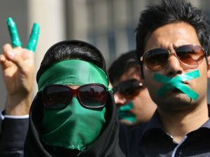 لجنة أممية تتهم إيران بالتضييق على حرية التعبير