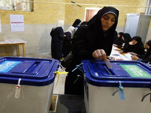 الإيرانيون يصوتون لاختيار برلمان جديد ومجلس للخبراء
