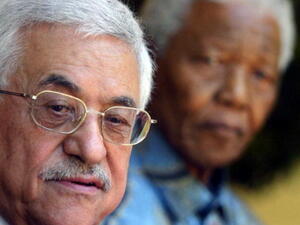 Palestinian Authority President Mahmoud Abbas and the former South African President Nelson Mandela pose at Mandela's house inJohannesburg 01 April 2006.Abbas said he considered Mandela as the father of all liberation movements. [Getty Images]