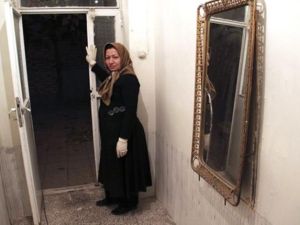 صورة ارشيفية لسكينة اشتياني في منزلها/أ.ف.ب