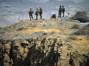  وقوع اشتباكات بین قوات من الحرس الثوري ومسلحين كانوا يخططون للتسلل إلى داخل ايران