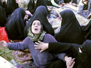 ايرانيات ينتحبن قتلاهن/أ.ف.[