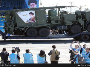 استعراض عسكري للقوات المسلحة الإیرانیة