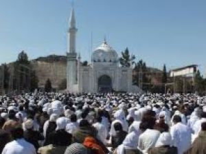 عدد السنة في إيران 15 مليوناً، من مجموع سكانها البالغ 80 مليوناً