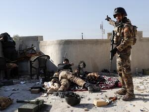 عناصر من الحشد الشعبي خلال اشتباكات مع التنظيم قرب تلعفر- أ ف ب