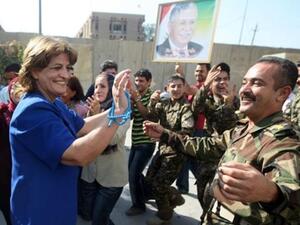 عراقيون اكراد يحتفلون باعادة انتخاب جلال الطالباني رئيسا للعراق/أ.ف.ب