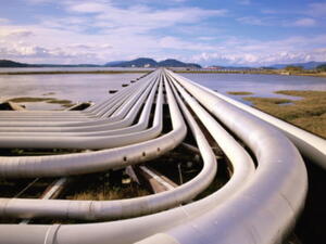 Iraq and Jordan sign an agreement to build an oil pipeline between the two nations earlier in 2013. [AFP]