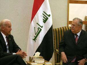 الرئيس العراقي، جلال طالباني مجتمعا الى نائب الرئيس الاميركي، جو بايدن/أ.ف.ب