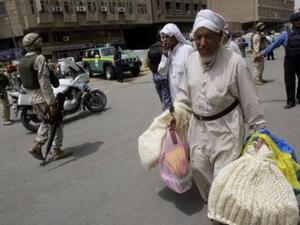 باعة ومتسوقون وسط انتشار امني كثيف في سوق الشورجة في بغداد
