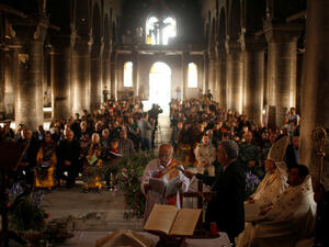 مئات المسيحيين يتدفقون على بلدة قرقوش العراقية