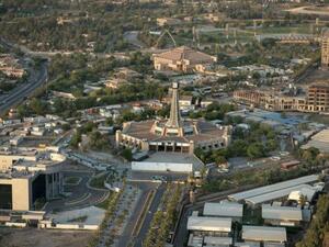 عمليات رفع الحواجز الإسمنتية من بعض الشوارع في المنطقة الخضراء مستمرة