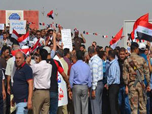 المئات يشاركون بتظاهرة للمطالبة بالتوظيف في المنشآت النفطية بمحافظة البصرة