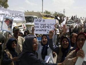 سكان مخيم أشرف يحتجون بعد يوم من مواجهات مع قوات الأمن العراقية
