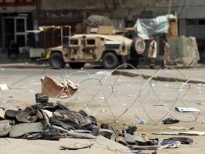 مخلفات التفجير في مركز تجنيد الجيش العراقي في بغداد 17/8/2010.