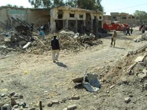 دمار بعد عملية انتحارية بسيارة مفخخة في محافظة ديالى العراقية
