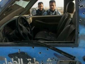 سيارة للشرطة تضررت اثر انفجار عبوة ناسفة في كركوك 
