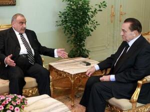 الرئيس المصري حسني مبارك (يمين) مستقبلا نائب الرئيس العراقي عادل عبد المهدي في القاهرة