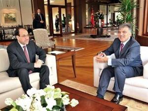 الرئيس التركي عبدالله غول مستقبلا المالكي