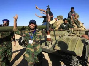 مقاتلو المجلس الانتقالي الليبي في شمال بني وليد 
