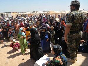 قوات حكومة الإقليم الكردي احتجزت المئات ممن نزحوا من 5 مخيمات ومناطق حضرية في أربيل