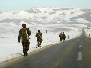 جنود اتراك في دورية راجلة عند الحدود مع العراق