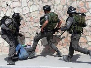 ثلاثة اطفال في التقرير انهم قاموا "بالتوقيع على اعترافات مكتوبة بالعبرية التي لا يفهمونها،