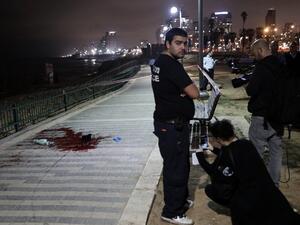 Israeli police and journalists gather at the scene of a stabbing attack on March 8, 2016 in the neighborhood of Jaffa near Tel Aviv. (AFP/Thomas Coex)
