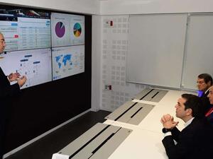 نتنياهو مع نظيره اليوناني والرئيس القبرصي