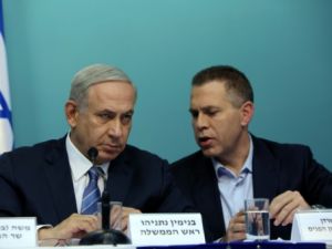 جلعاد ايردان مع رئيس الوزراء الاسرائيلي بنيامين نتانياهو