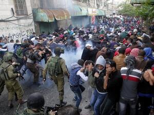 Israeli security forces fire tear gas canisters to disperse Palestinian protesters during a demonstration in the occupied West Bank city of Hebron, on Oct. 27, 2015. (AFP/Hazem Bader)