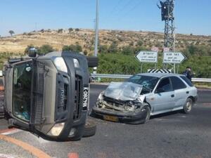 بحسب شرطة الاحتلال، فإن السائق الفلسطيني "اصطدم عمدا بمركبة عسكرية" - أرشيف