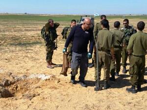 القذيفة الصاروخية سقطت في أرض خلاء بالنقب الغربي