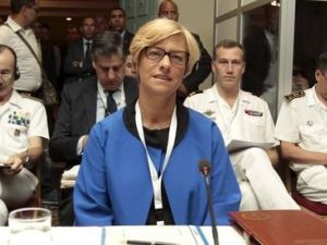 وزيرة الدفاع الإيطالية روبرتا بينوتي