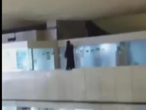 كشف ملابسات محاولة انتحار مسافرة بمطار جدة - يوتيوب