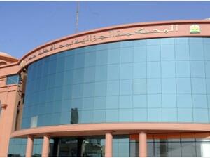 طبيب يضرب ممرضة ويكشف حجابها