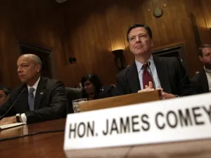 Former FBI Director James Comey (R) testifies before a US Senate Committee on September 27, 2016. (Yuri Gripas/ AFP)
