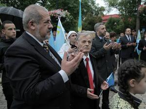 في ضوء تحركات جميلوف، تم ادراجه ضمن قائمة المطلوبين للعدالة وقررت اعتقاله