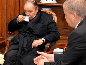 الجزائر.. مرض بوتفليقة يضع البلاد على مفترق الطرق