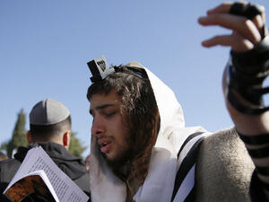 ايوب القرا نائب درزي عن حزب الليكود اليميني بزعامة نتانياهو.

