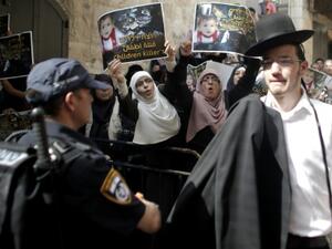 عباس لن يسمح بالعنف ونتانياهو يتعهد بملاحقة مهاجمي منزل دوابشة