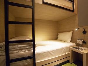 The hotel offers flexible hourly booking slots which gives easy access for transit passengers seeking a quick power rest.
