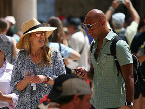 لورين باول وصديقها عمدة لندن السابق أدريان فينتي