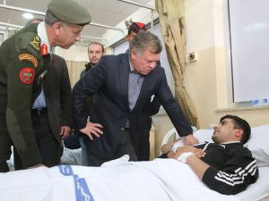 وزير: منفذو هجوم الكرك كان بحوزتهم سترات ناسفة
